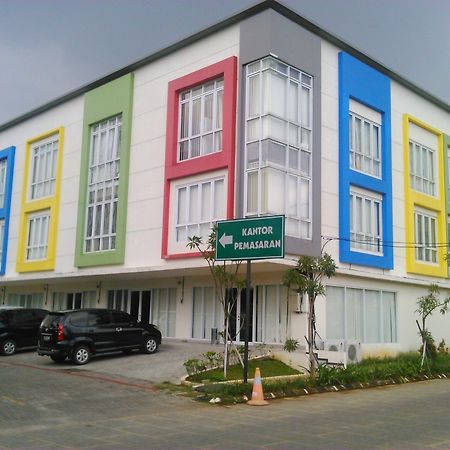 The Suites Metro Apartment - Putri Бандунг Экстерьер фото
